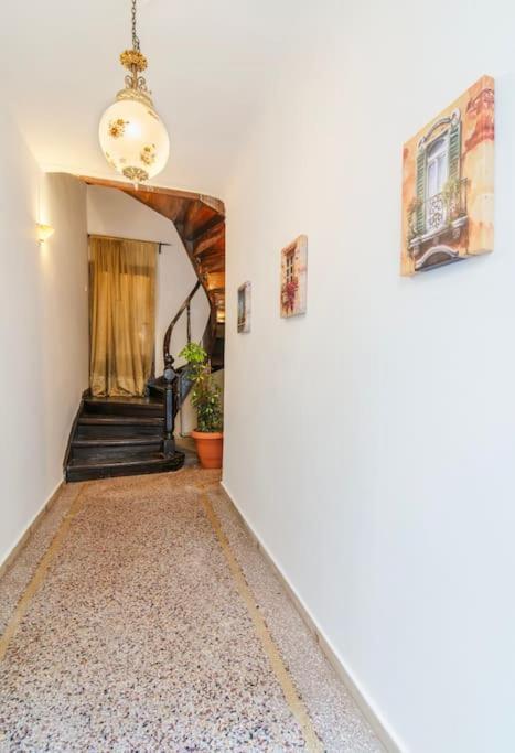 Neoclassical Loft In Monastiraki - Acropolis And Metro Atenas Exterior foto